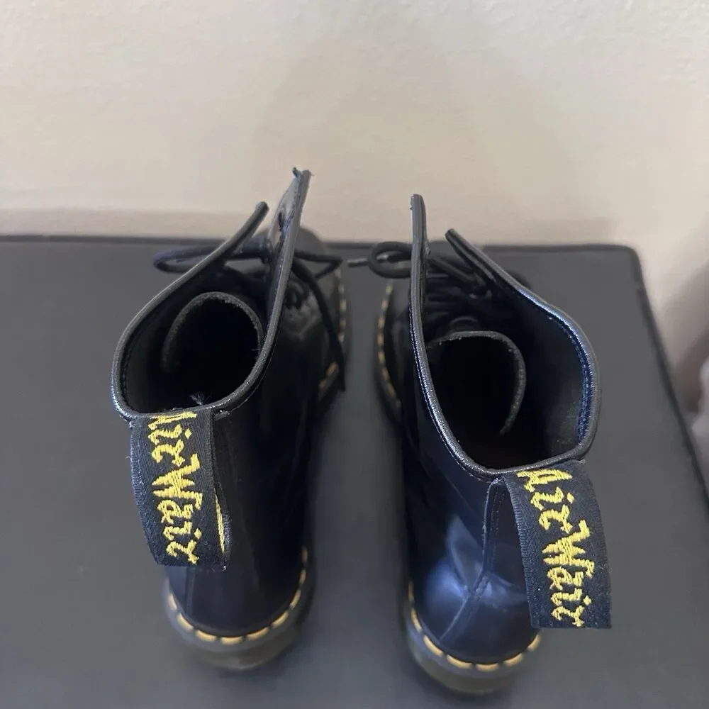 Dr. Martens 10 womens new